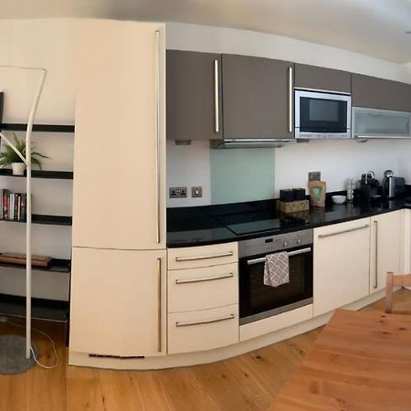 2 Bed Apartment In Granary Wharf Leeds Leeds  Buitenkant foto