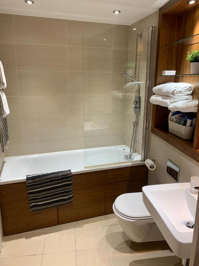 2 Bed Apartment In Granary Wharf Leeds Leeds  Buitenkant foto
